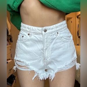 ZARA WHITE CUT OFF SHORTS